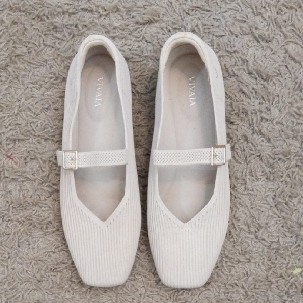 Vivaia Beige Textured Loafers - Picture 2 of 11